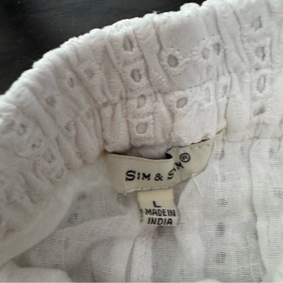 Vintage-Inspired White Eyelet Skirt | Cottagecore Boho Ruffle Mini L festival - Picture 3 of 4